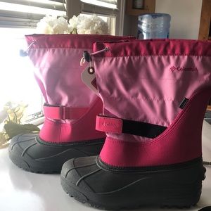 Columbia women’s size 6 snow boots ❄️ brand new
